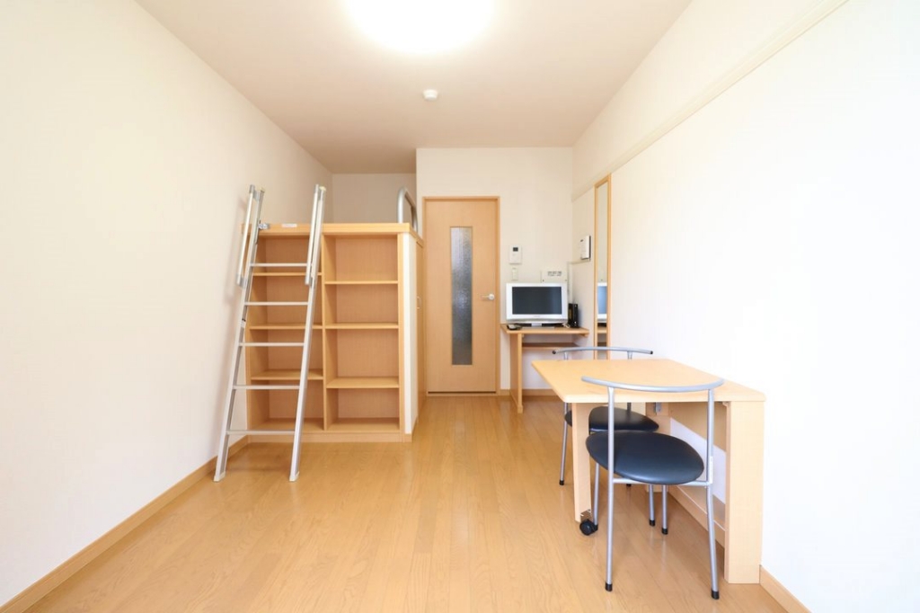 レオパレストルテュー リビング