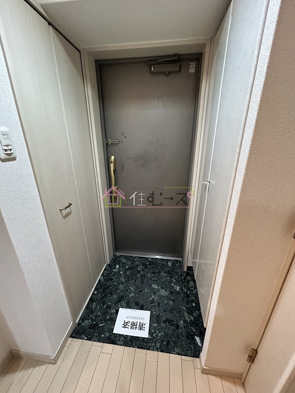 ジュネーゼグラン心斎橋東 玄関