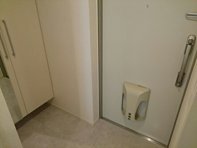 リーベル　クリサンス 玄関