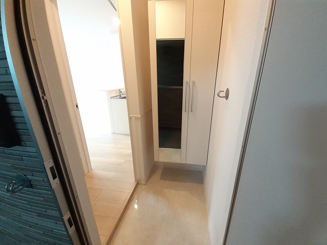 モデルノ　ケマ 玄関