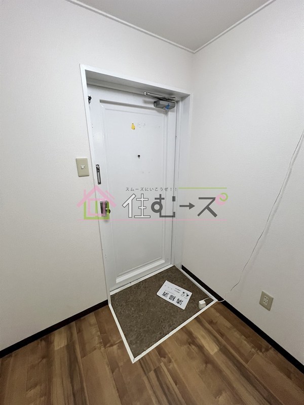 シロハイヌ新大阪 玄関