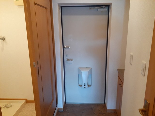 セトル壱番館 玄関