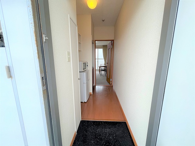 レオパレスプレステージ 玄関