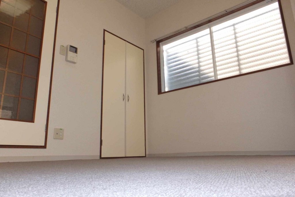 レオパレス花つるみⅡ リビング