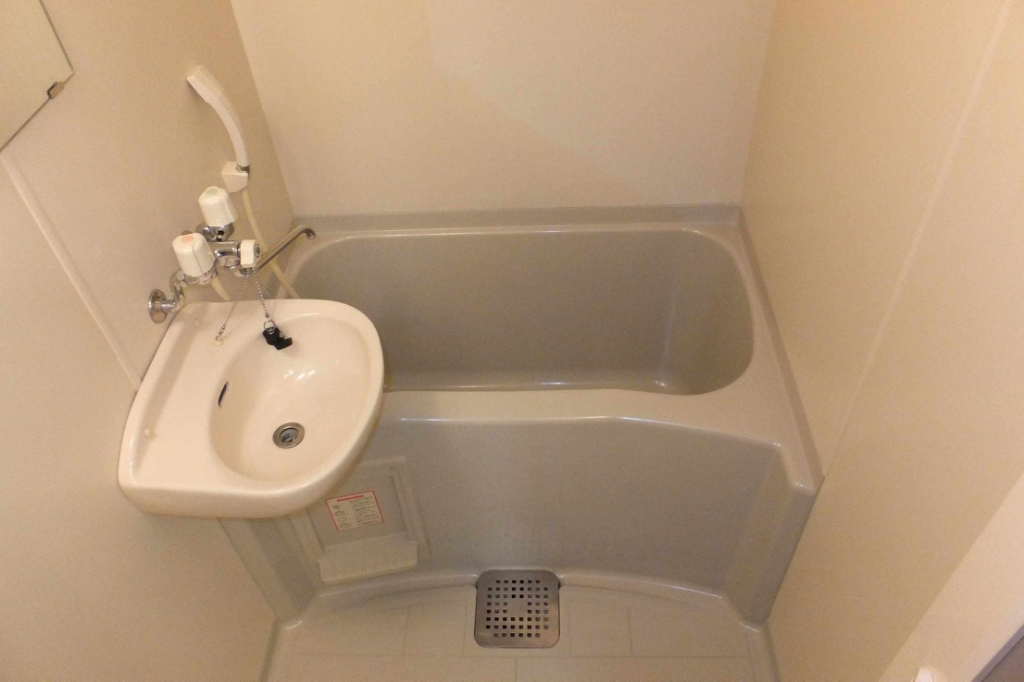 レオパレス花つるみⅡ 風呂画像