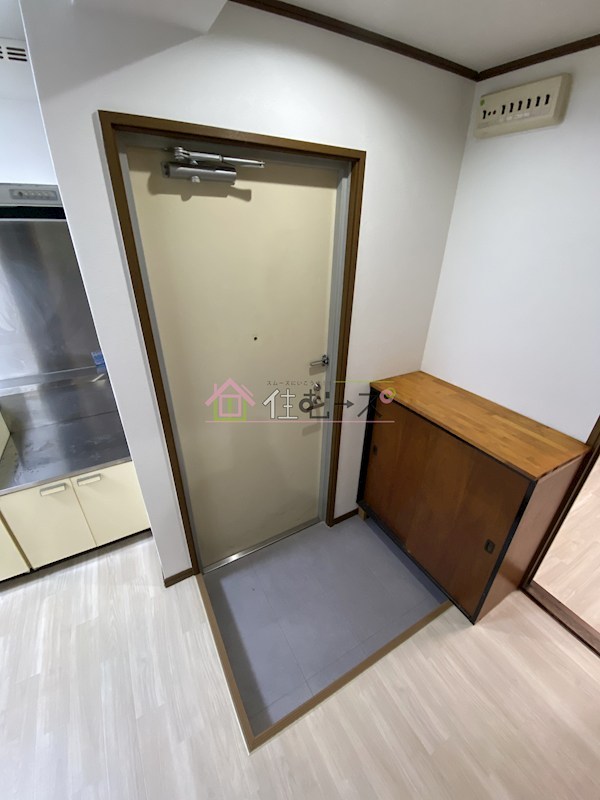 ドムス大英 玄関