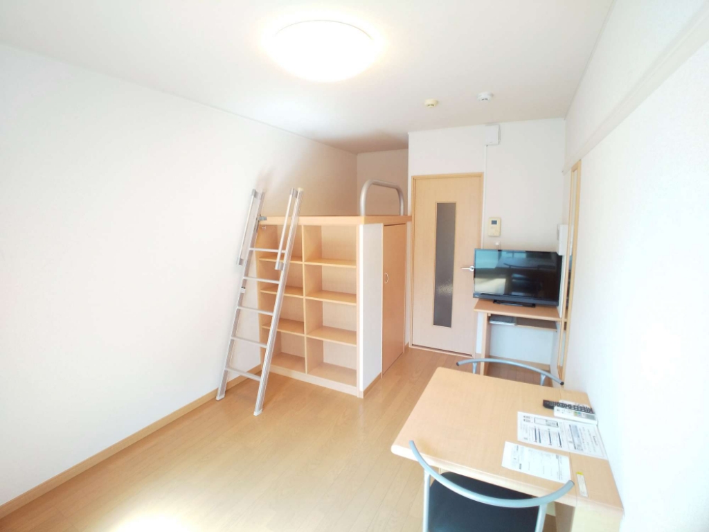 レオパレスヴィラモンド ベッドルーム