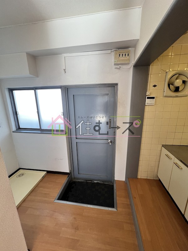 グロー東加賀屋 玄関