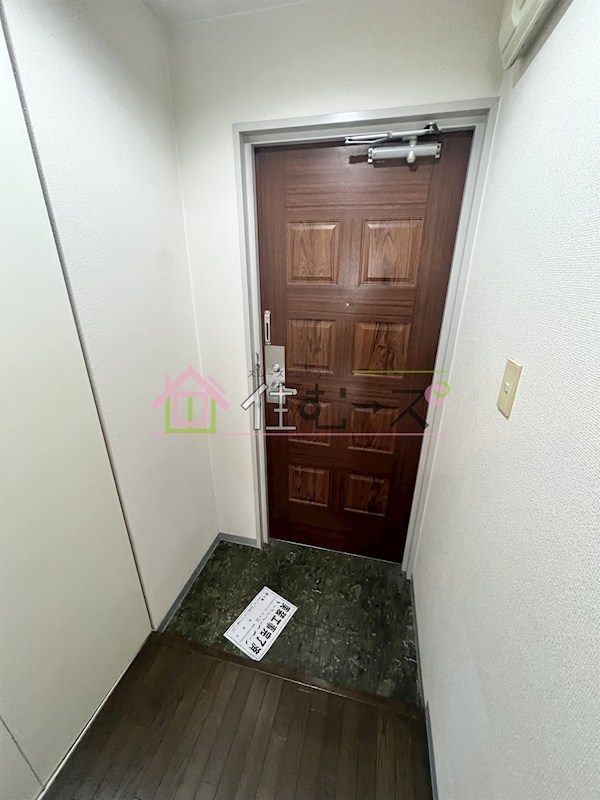 パラドール北加賀屋 玄関