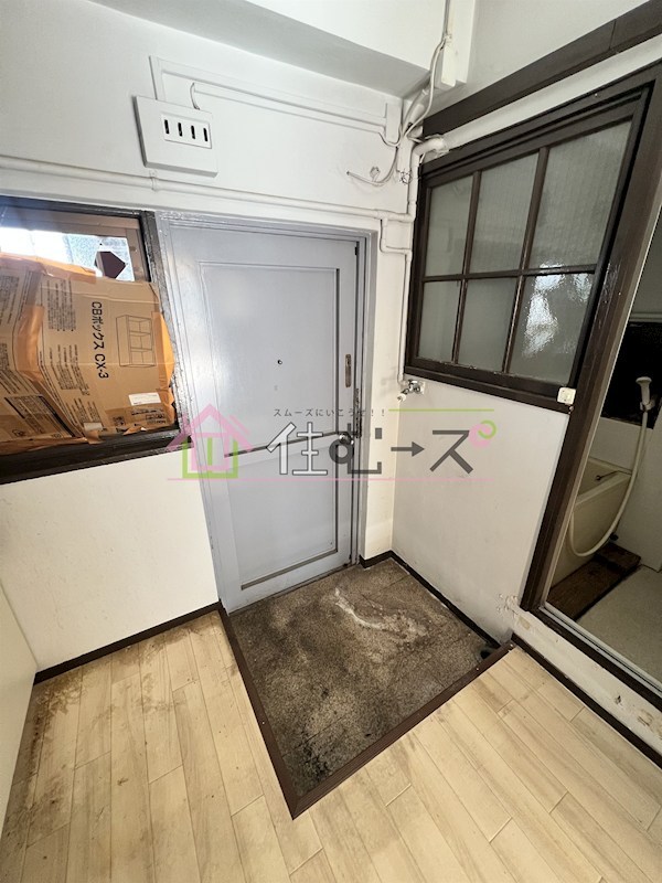 グロー東加賀屋 玄関