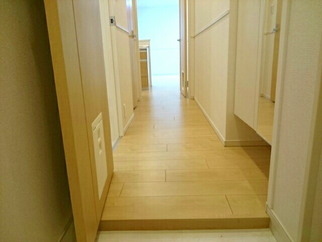 シャルム西町２ 玄関