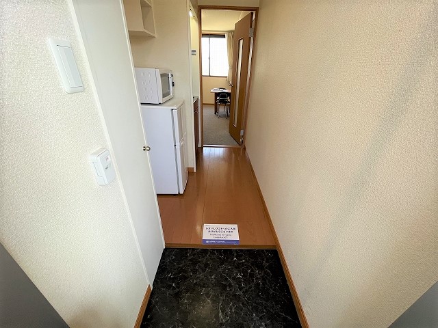 レオパレスＡｒｍａｎｄｉｉ 玄関