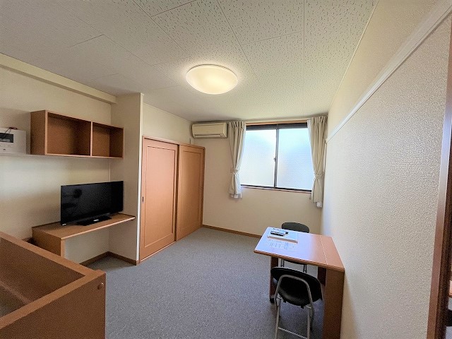 レオパレスＡｒｍａｎｄｉｉ リビング