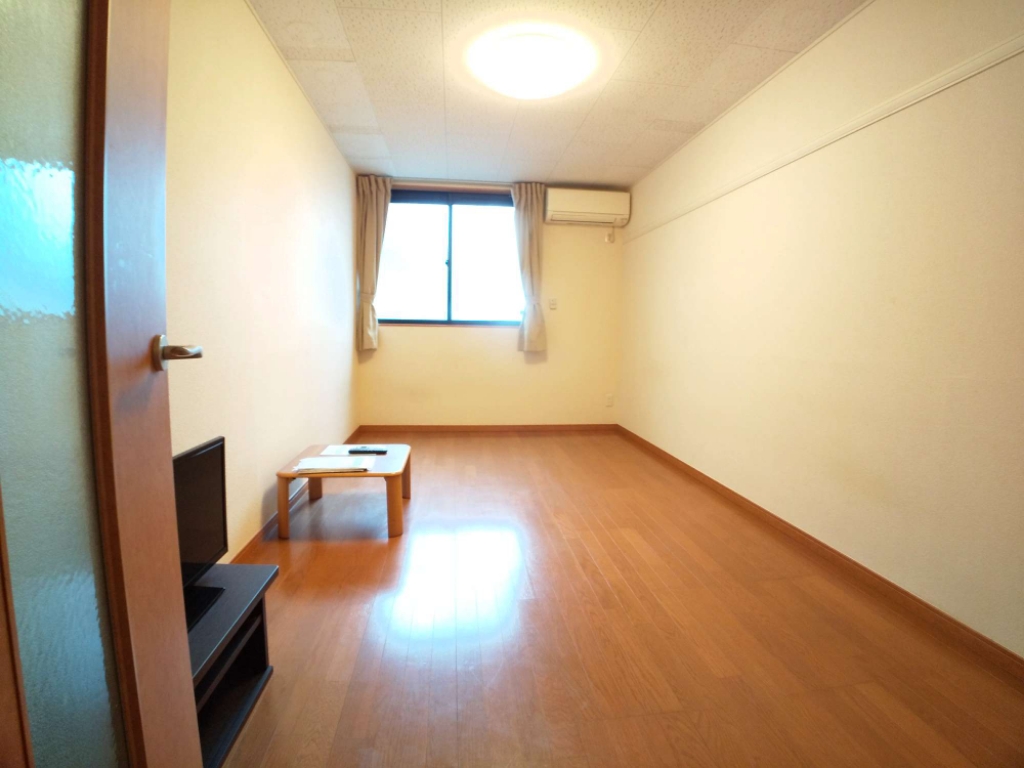 レオパレス富田林西 リビング