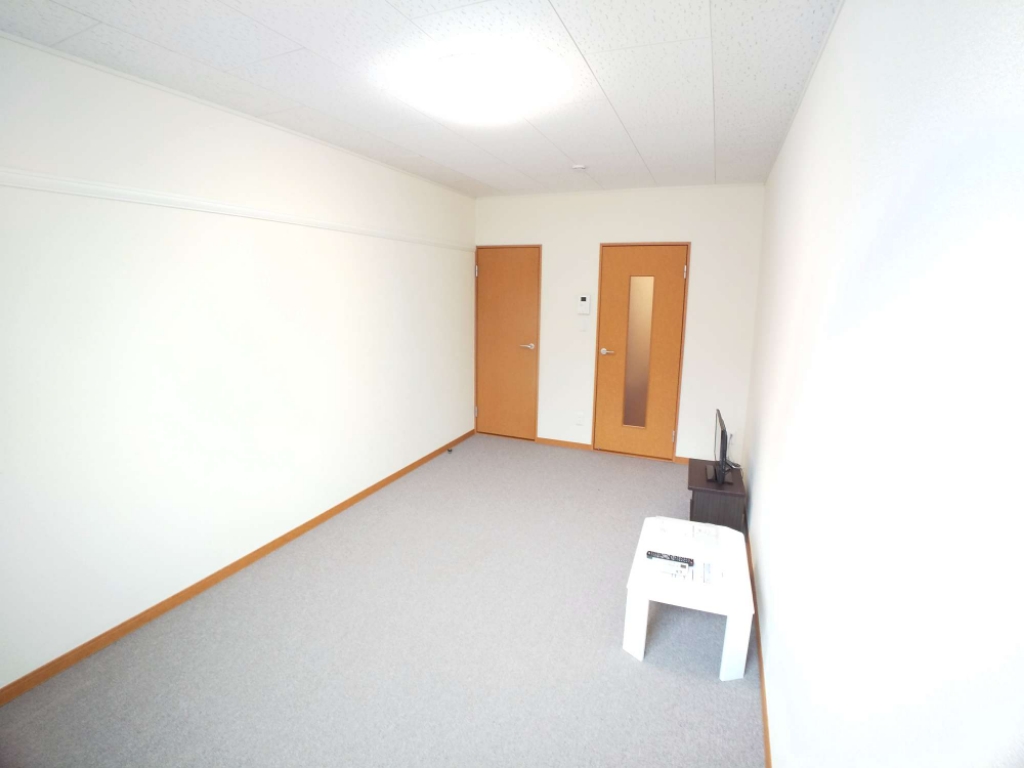 レオパレス富田林西 ベッドルーム