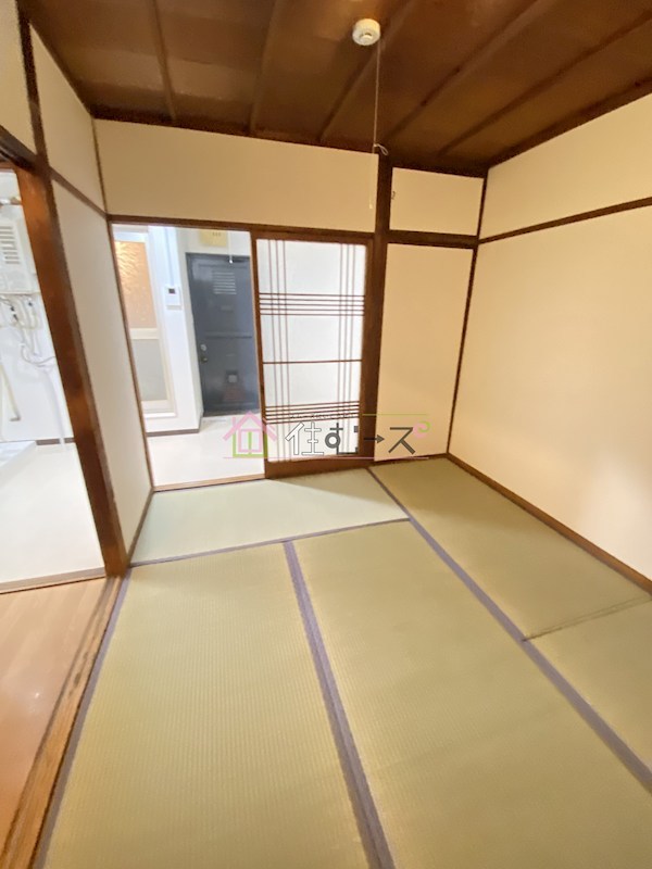 銭辰ビル リビング