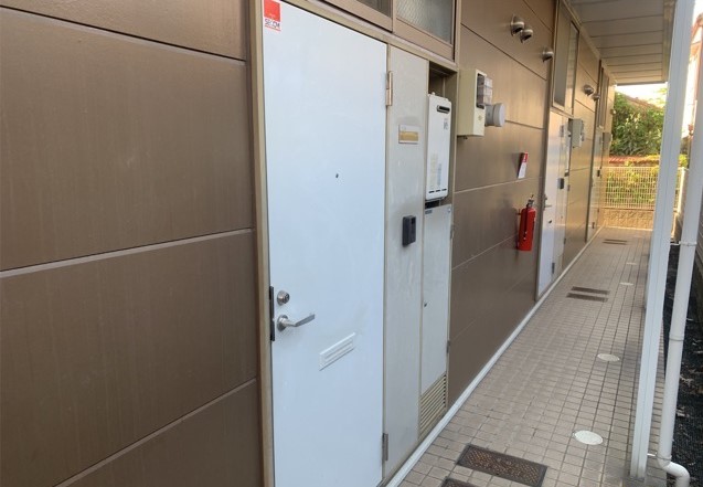 レオパレス燦岸部 玄関