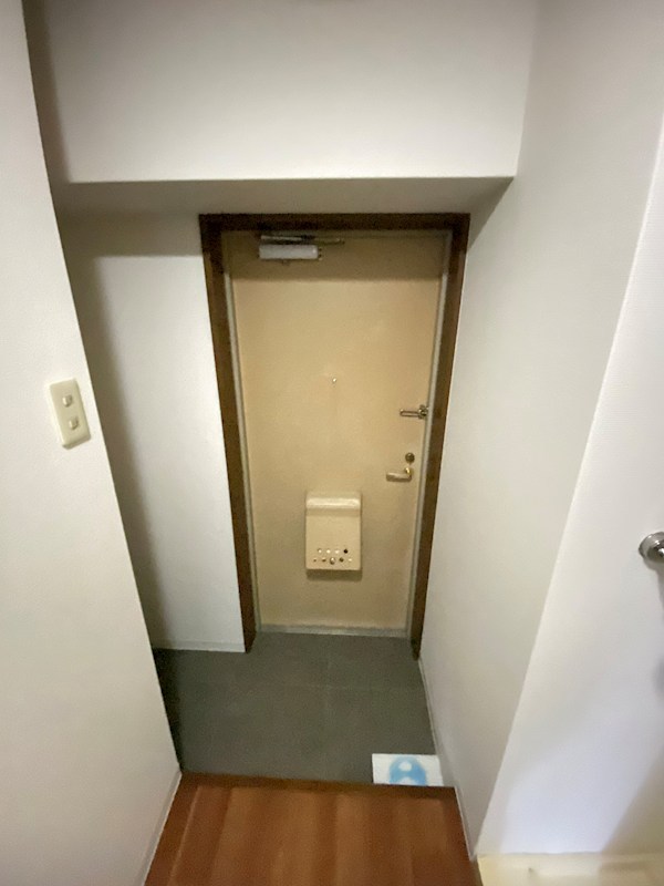 エスリード新大阪第2 玄関