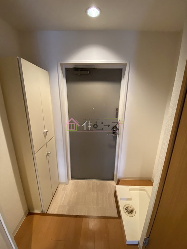 グランドーム国際 玄関