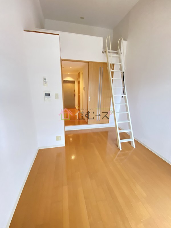 グランドーム国際 リビング