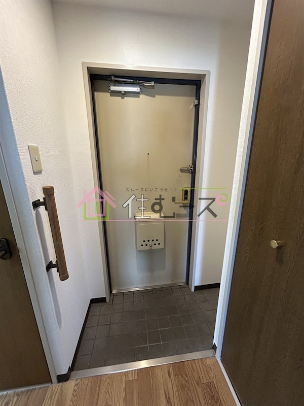 ラシーヌ・K 玄関