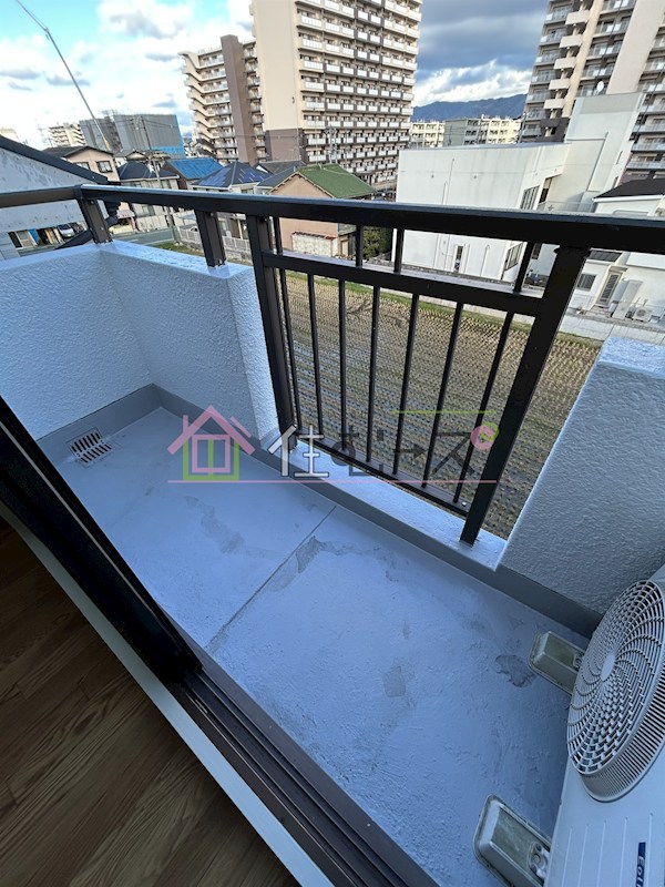 ロイヤル長吉 ベランダ