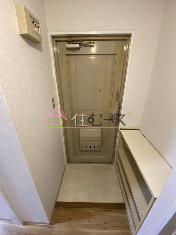 信和マンション 玄関