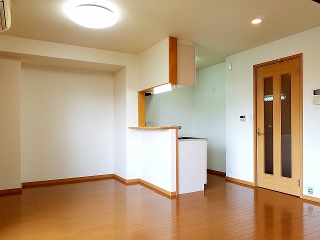 インサイド　フィールド リビング