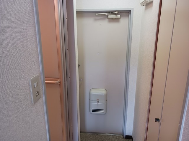 ドミールミノオ 玄関