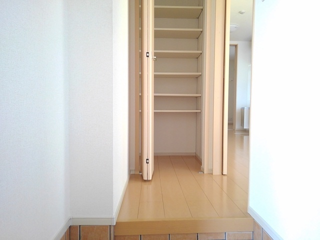 ガーデンフロント　槻 玄関