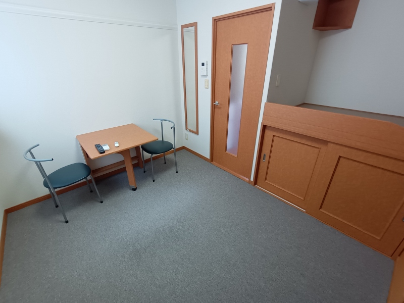 レオパレスセレンコート高井田 リビング