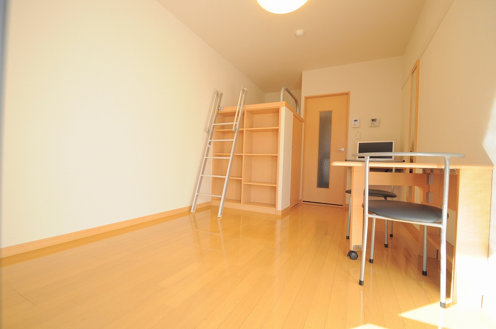 レオパレスビスタリー清 リビング