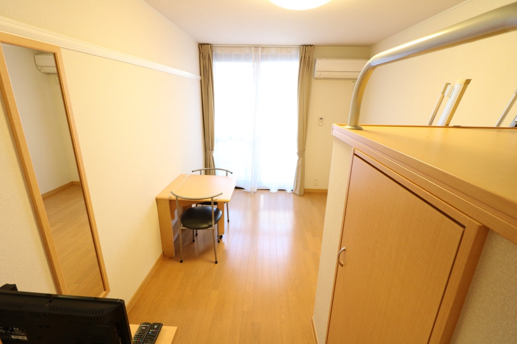 レオパレス逢阪 ベッドルーム