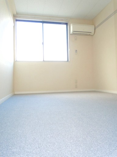 レオパレスサニーハイム光善寺 ベッドルーム