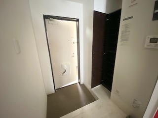 レオパレス柴原ＬＡ１ 玄関