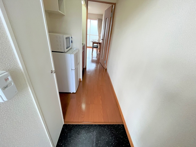 レオパレスサンエイ 玄関