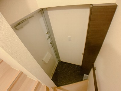 レオネクストＣＯＭＯＩＫＥ 玄関