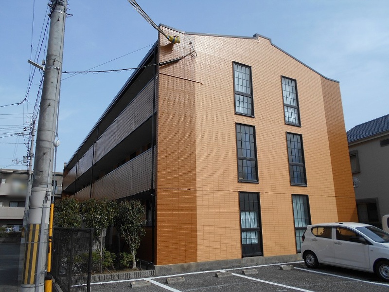 レオパレスＫＯＢＡＴＡ 外観