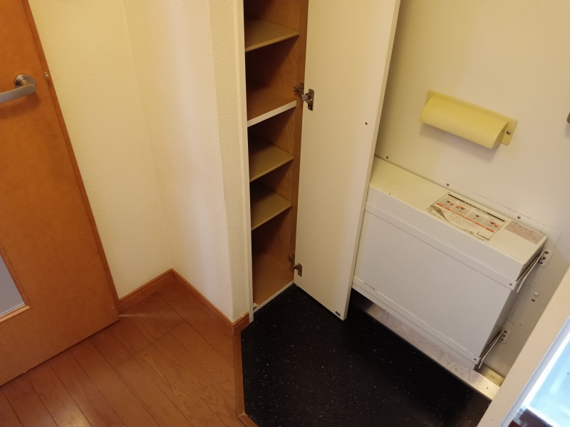 レオパレスセジュール新保 玄関