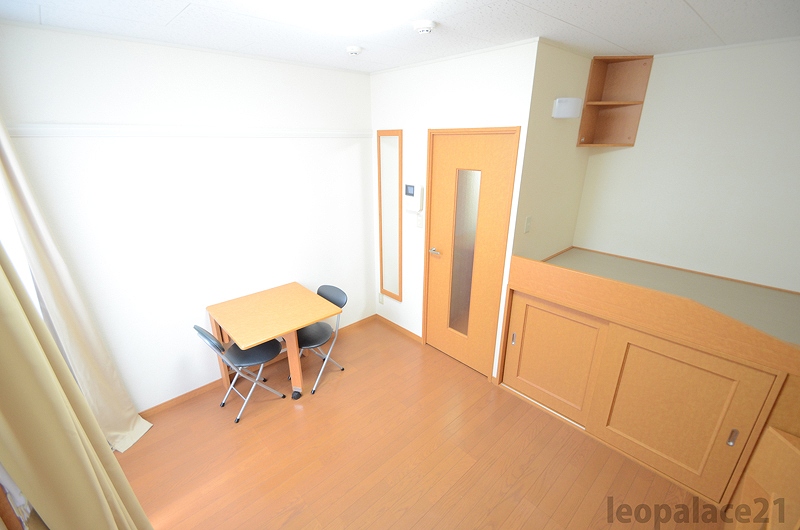 レオパレスラ・フォーレⅢ ベッドルーム