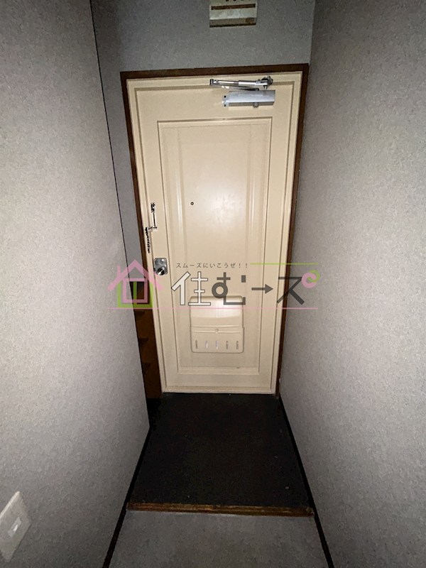 シャルム岸里 玄関