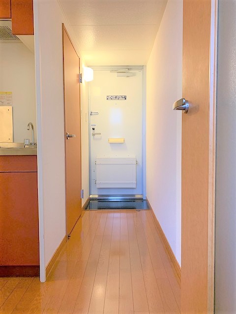 レオパレス甲東 玄関