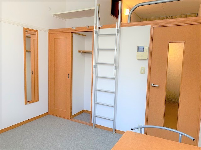 レオパレス甲東 ベッドルーム