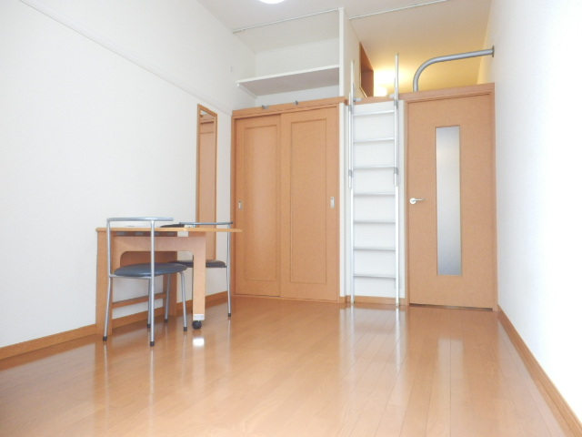 レオパレスヴァーグ浪芳庵 リビング