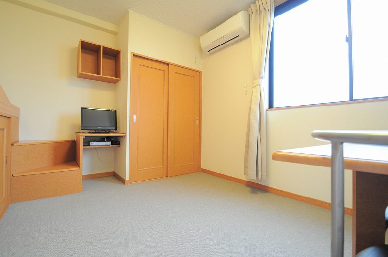 レオパレスナカモト ベッドルーム