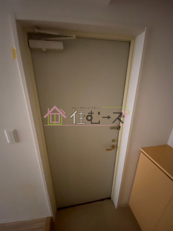 フローレンス難波元町 玄関