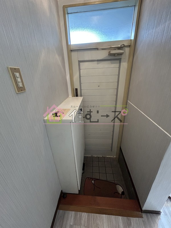 市岡１丁目貸家 玄関