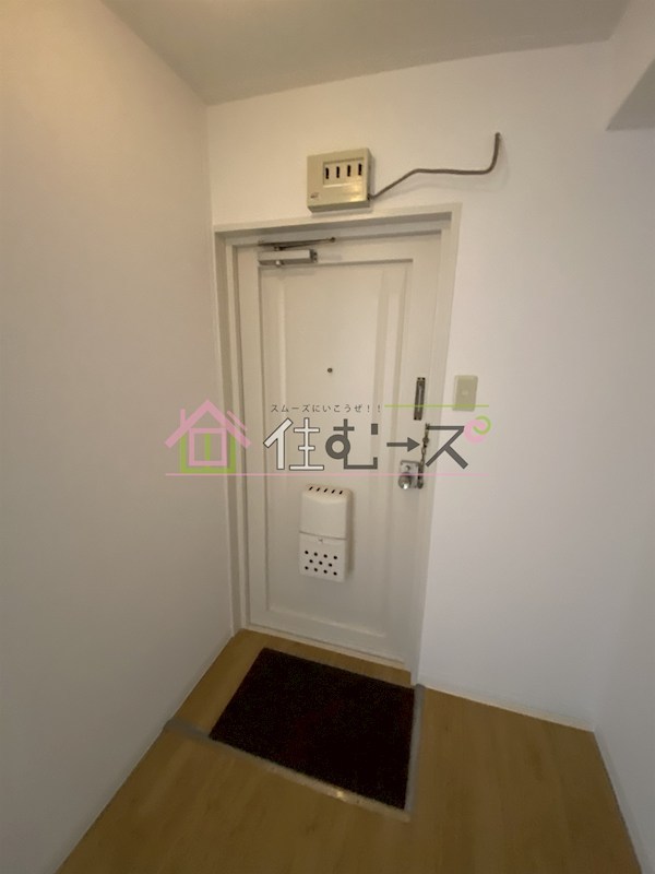 ハイツワールド 玄関