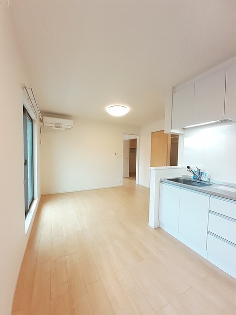 メゾン　ド　ソレイユ　東岸和田 リビング