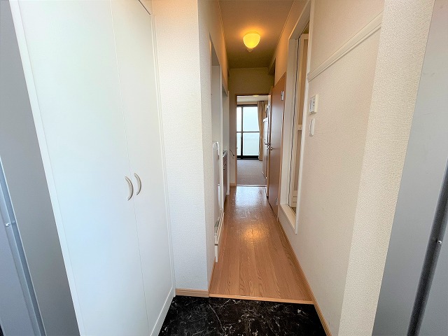 レオパレスフォンターナ大宮 玄関